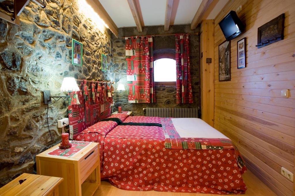 Niu Dels Falcons Bed & Breakfast La Molina  Rom bilde