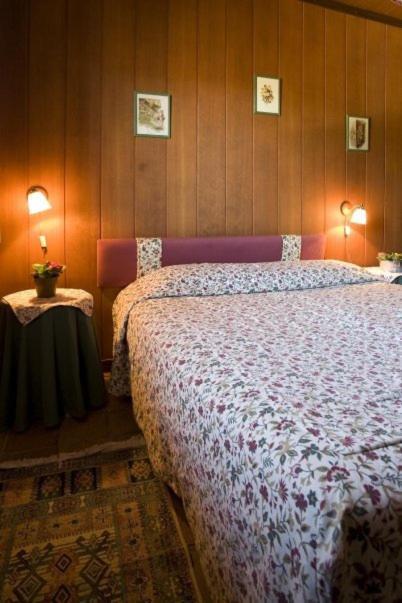 Niu Dels Falcons Bed & Breakfast La Molina  Rom bilde
