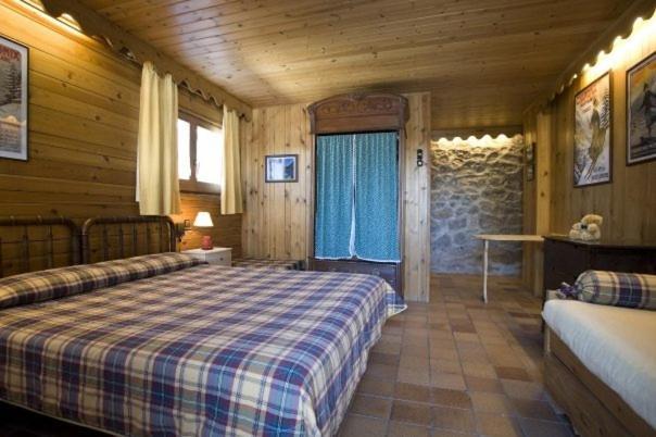 Niu Dels Falcons Bed & Breakfast La Molina  Rom bilde
